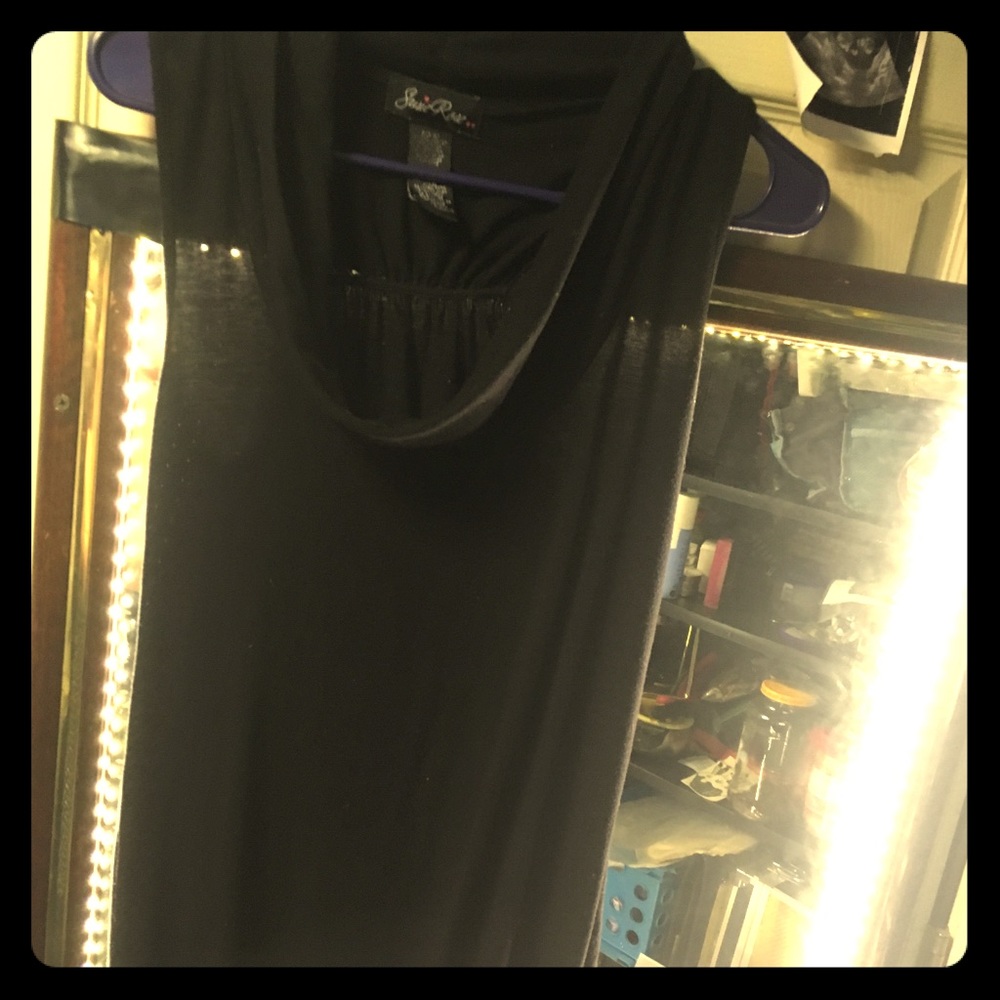 No sleeved black mini dress